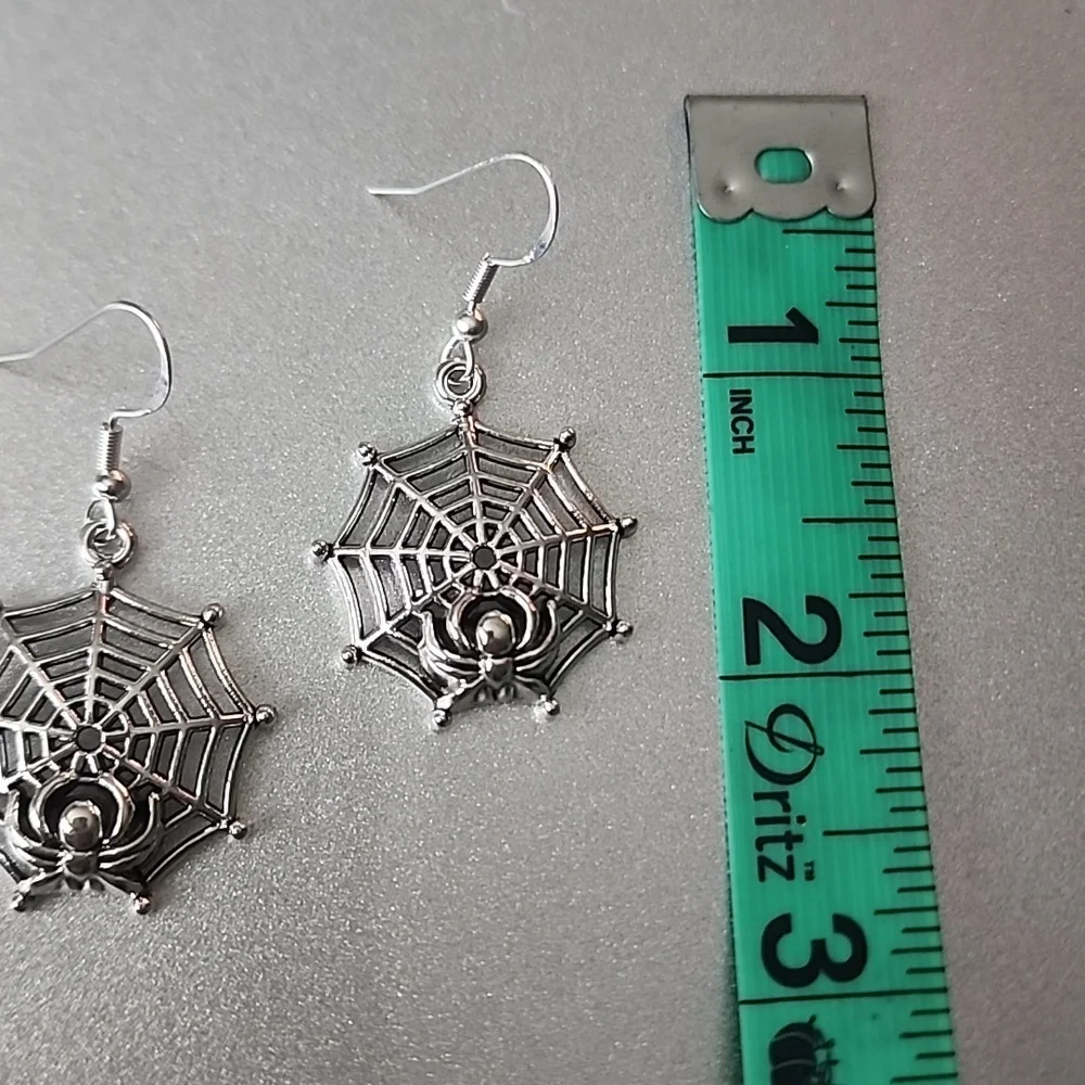 Spider Web Earrings Halloween Favorite - Picture 3 of 4